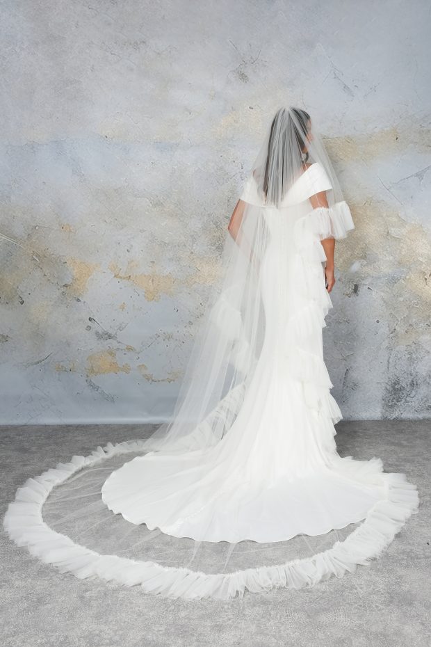 Wedding veil with bridal gown. Ruffles and tulle.