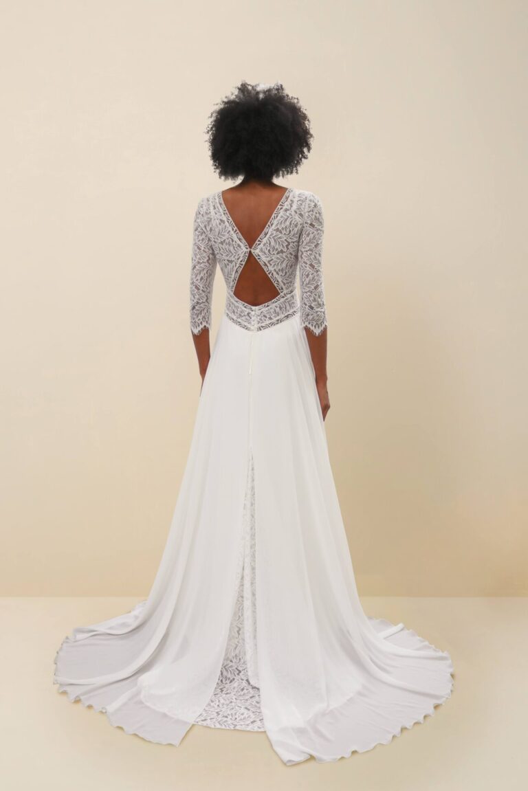 long sleeved lace wedding dress wit open back and boho style