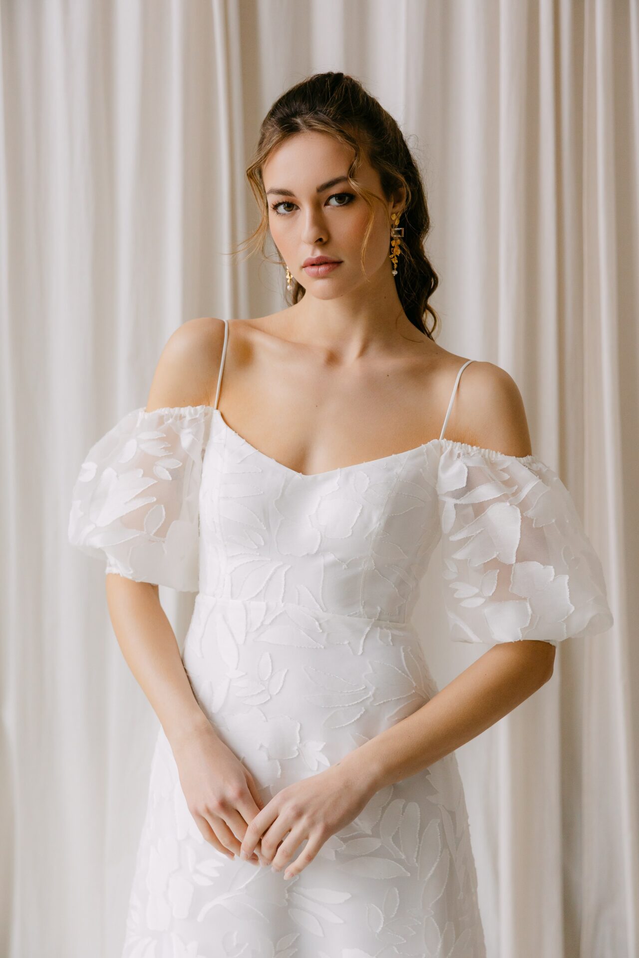 Jacquard organza fil coupe off the shoulder wedding dress
