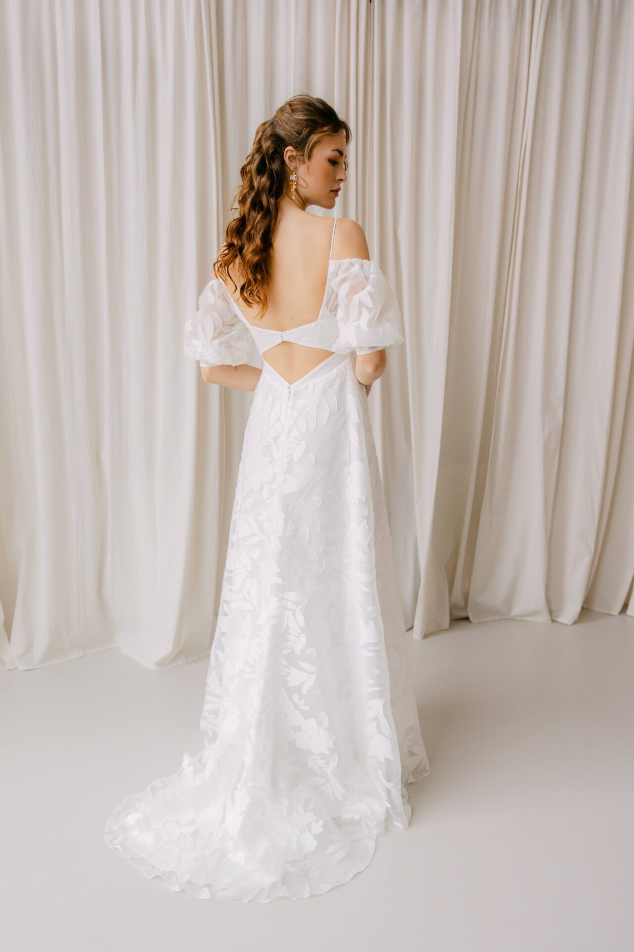 Jacquard organza fil coupe off the shoulder wedding dress